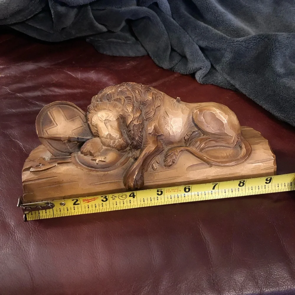 Lion of Lucerne Hand Carved Wood 8" - Picture 2 of 7